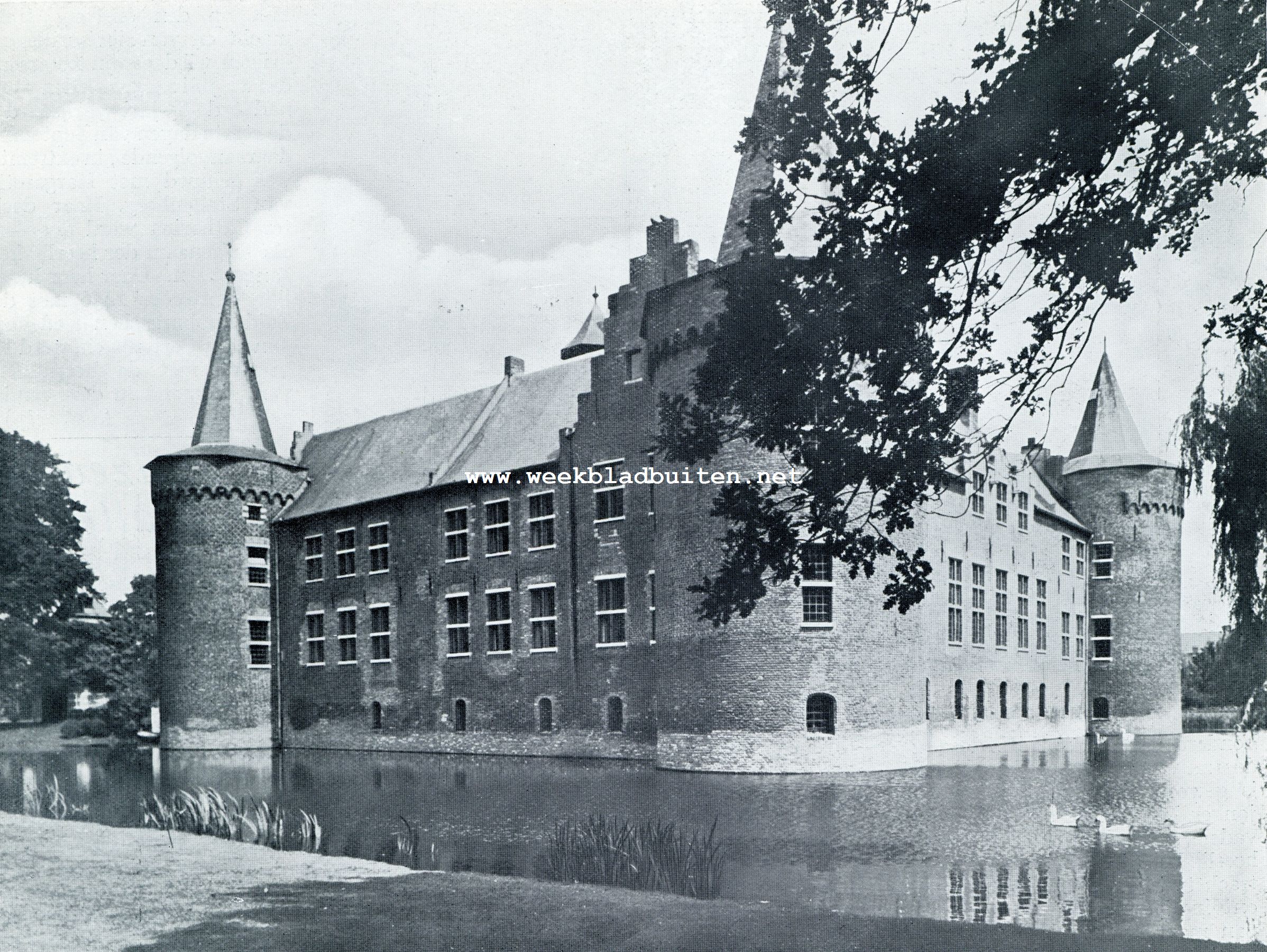 HET KASTEEL-RAADHUIS VAN HELMOND VAN HET WESTEN GEZIEN