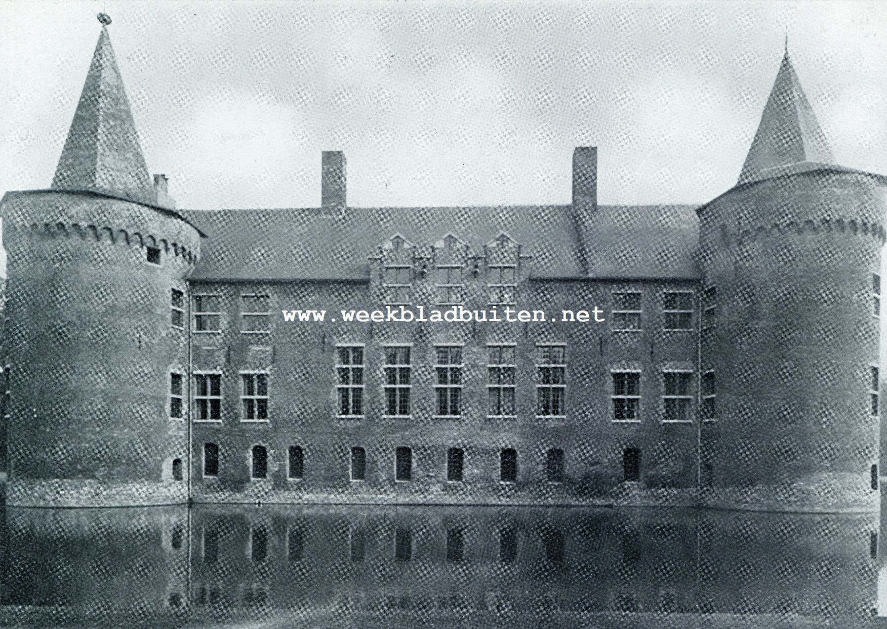 HET KASTEEL-RAADHUIS VAN HELMOND. ACHTERZIJDE