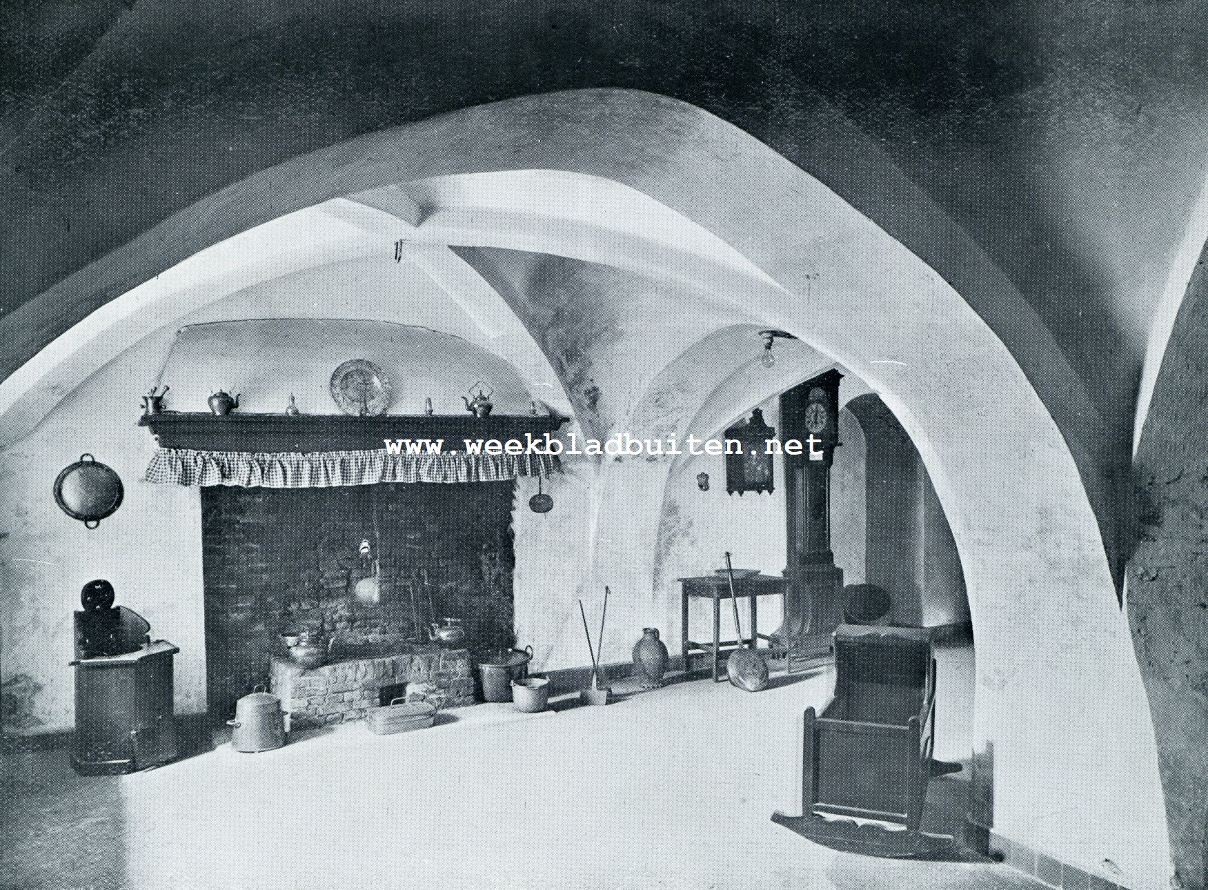 HET KASTEEL-RAADHUIS VAN HELMOND. IN HET GEMEENTEMUSEUM