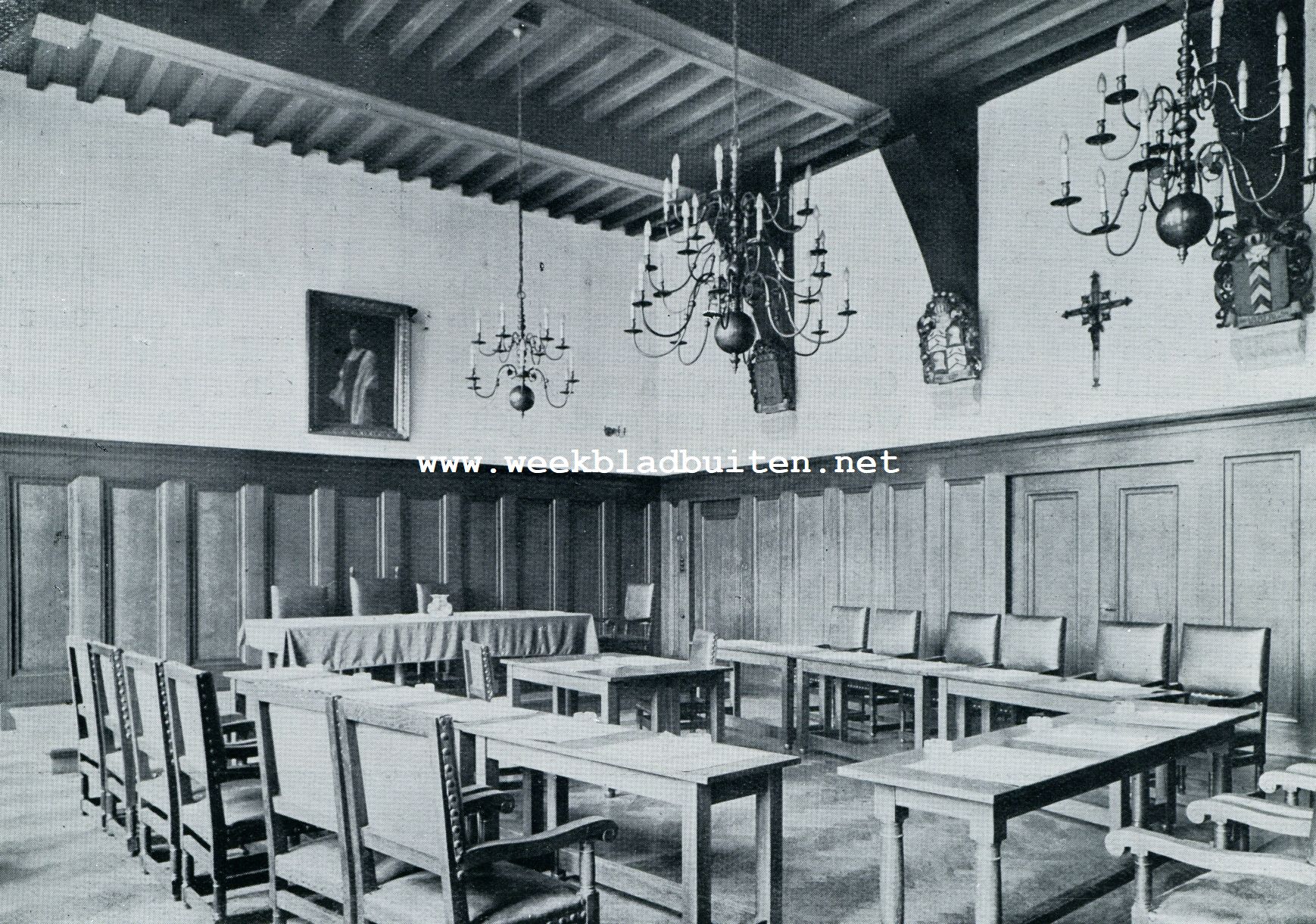 HET KASTEEL-RAADHUIS VAN HELMOND. DE RAADZAAL