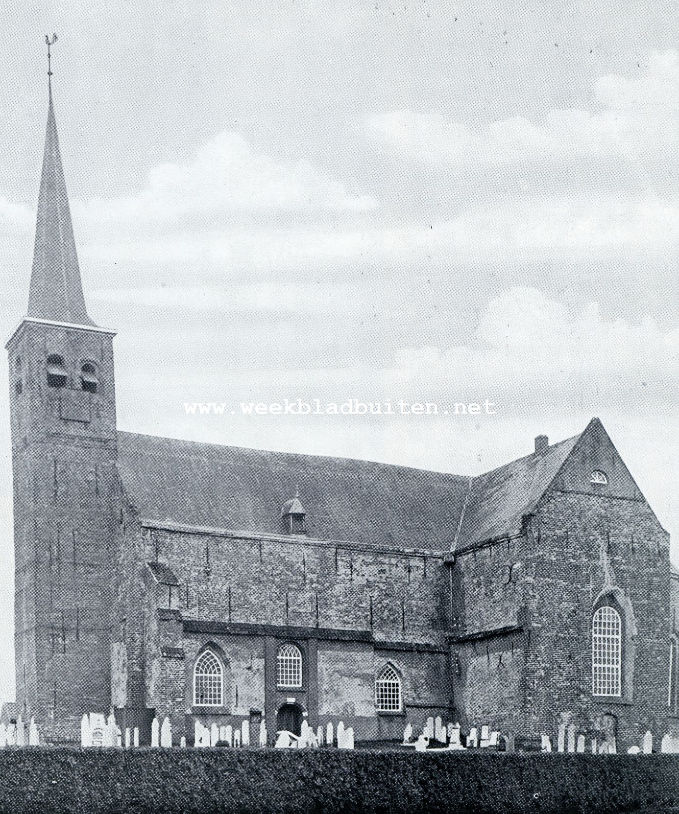 DE KRUISKERK TE BERGUM. Type van een groote kerk met een kleinen toren