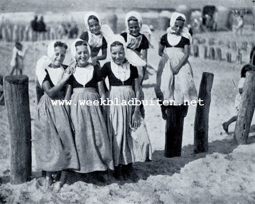 WALCHEREN  ZEELANDS TUIN. VROOLIJKE STOFFAGE VAN HET DOMBURGSCHE STRAND