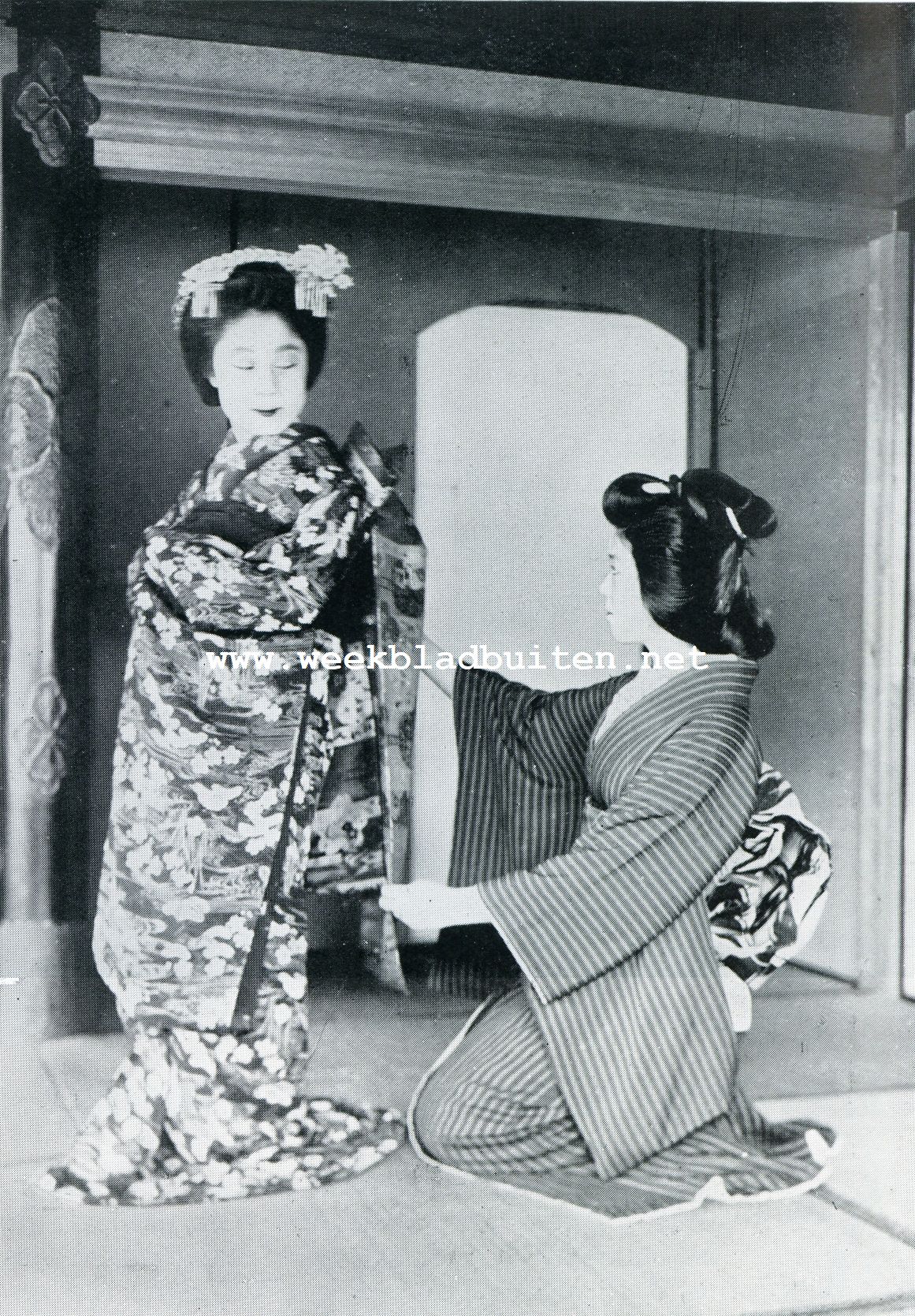 GEISHA. HET TOILET-MAKEN