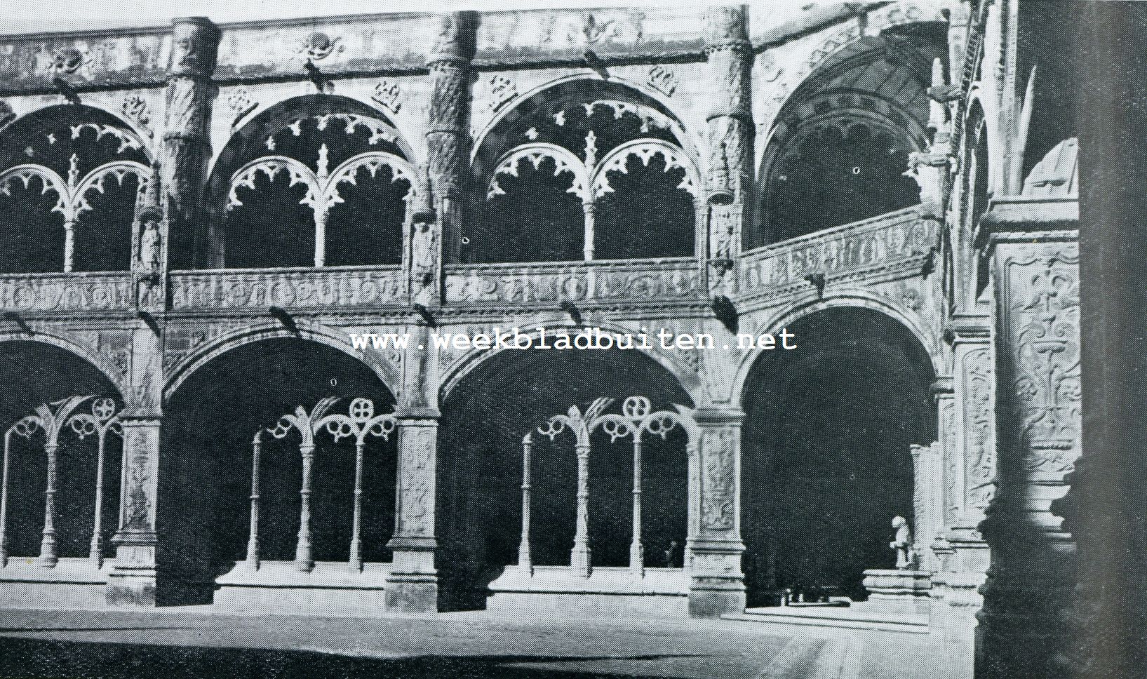DE MANOELIJNSCHE HOF IN HET KLOOSTER DER JERONYMOS TE BELM BIJ LISSABON