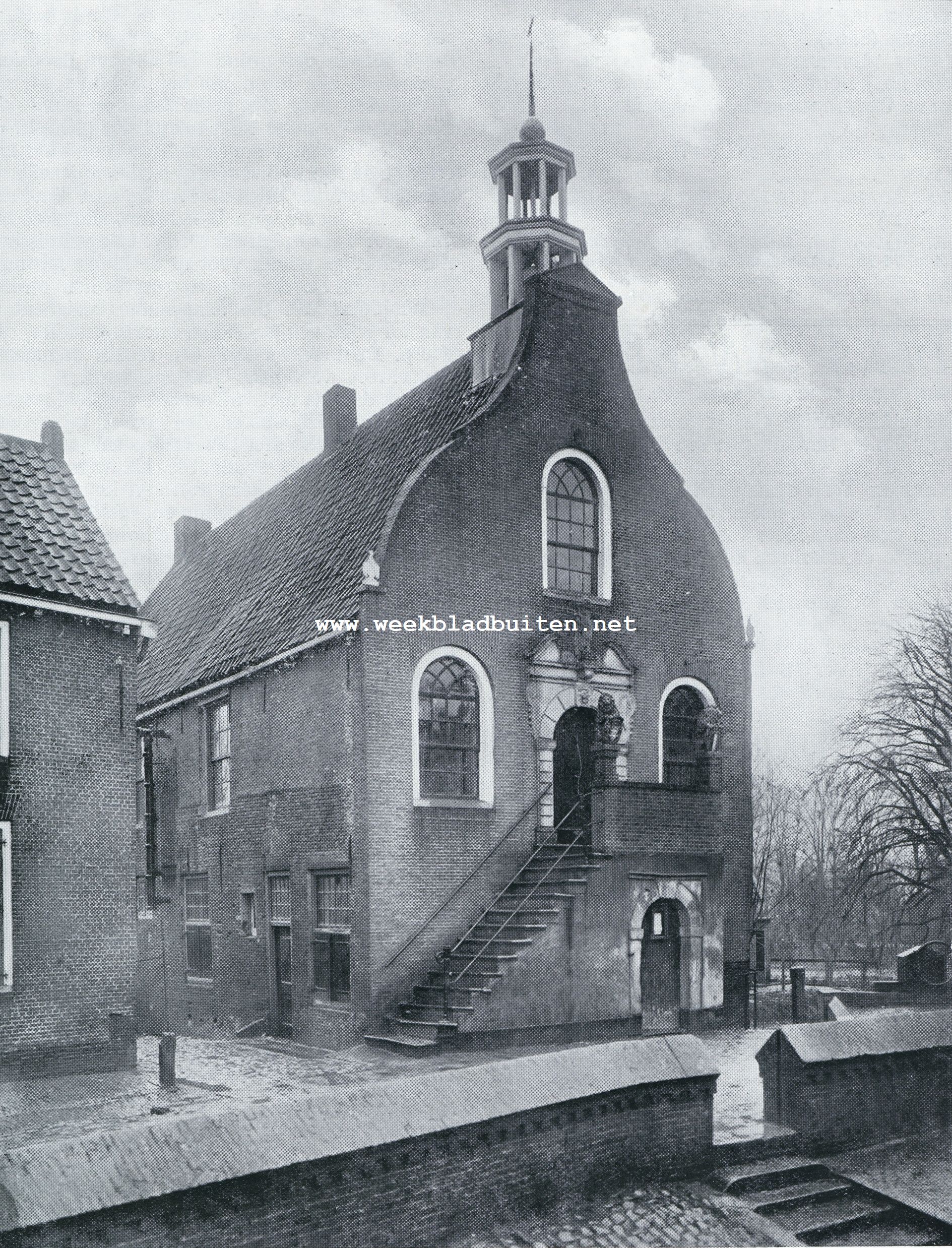 HET RAADHUIS TE GEERVLIET, GEBOUWD  1630, GEWIJZIGD  1780
