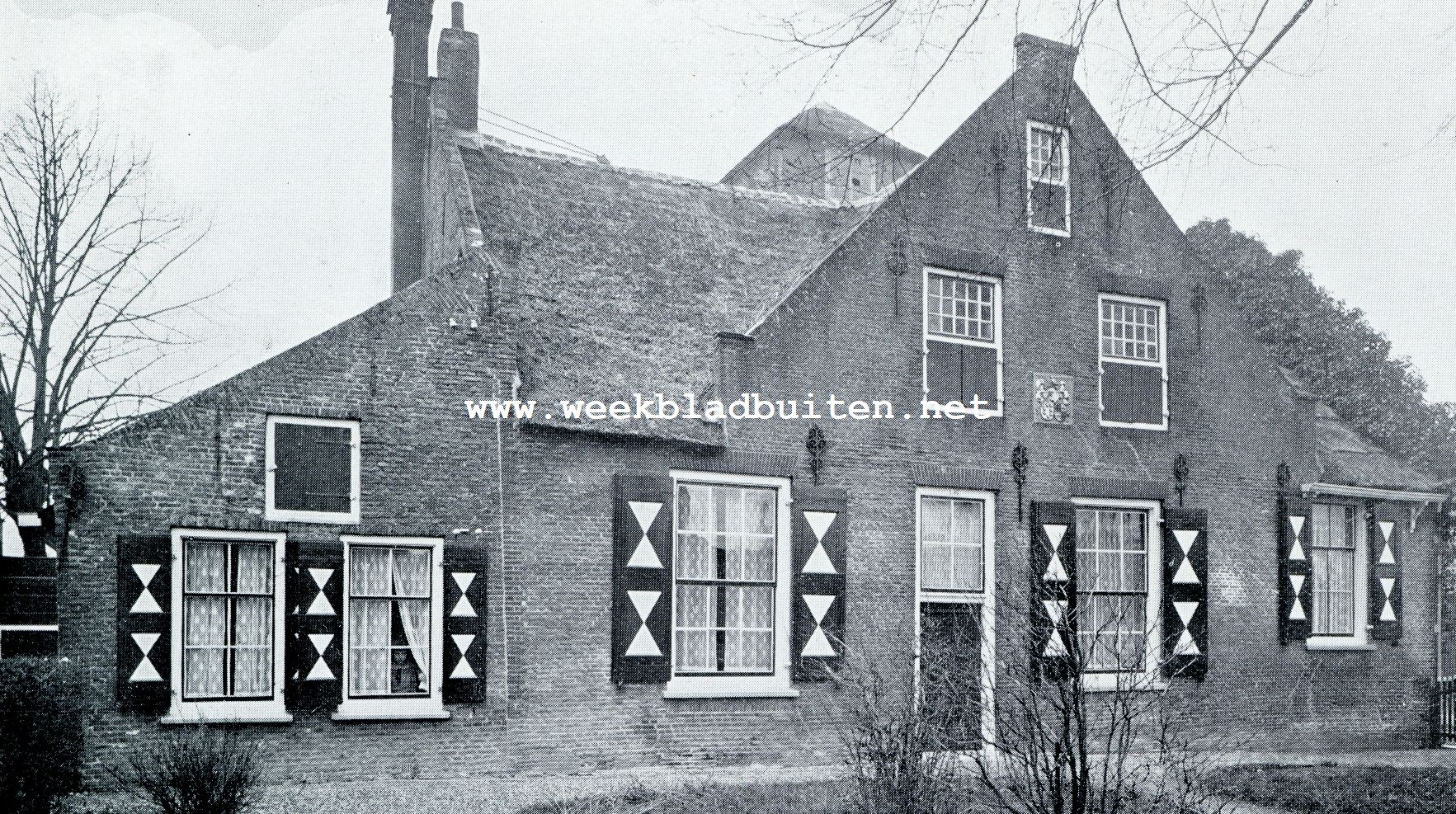 IN EN OM RIDDERKERK. VOORGEVEL VAN DE HOEVE HUIS TER WOUDEN