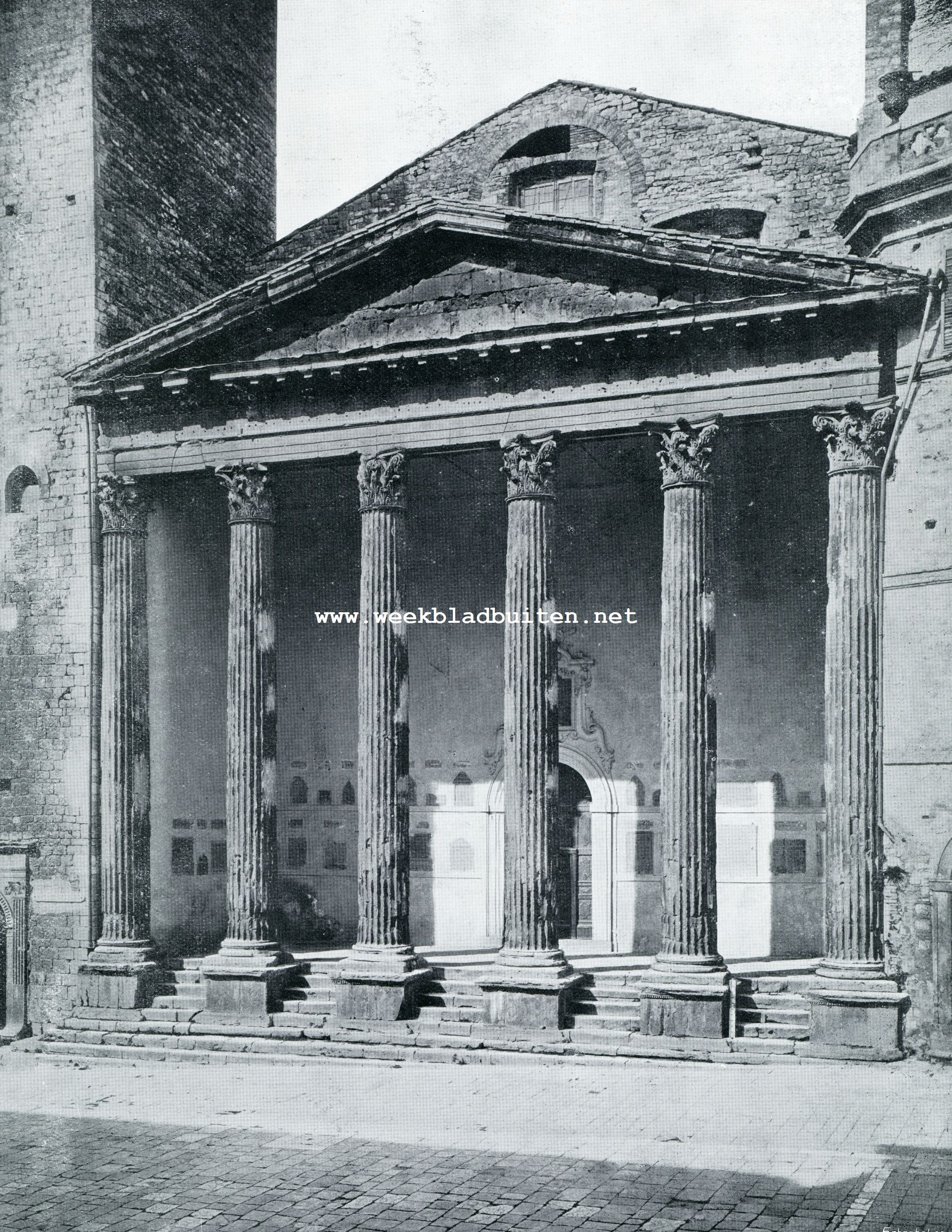 MINERVA-TEMPEL TE ASSISI; THANS SANTA MARIA DELLA MINERVA