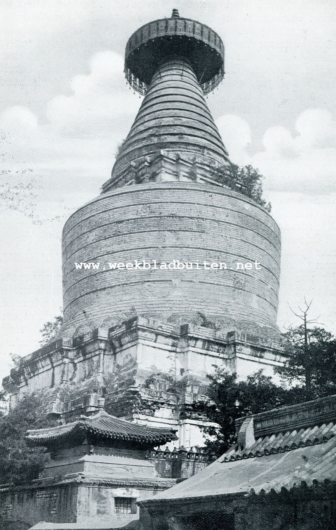 DE WITTE LAMA-TEMPEL TE PEKING, GEBOUWD DOOR DEN MANTSJOE-KEIZER KANG-HSI ( 1680)