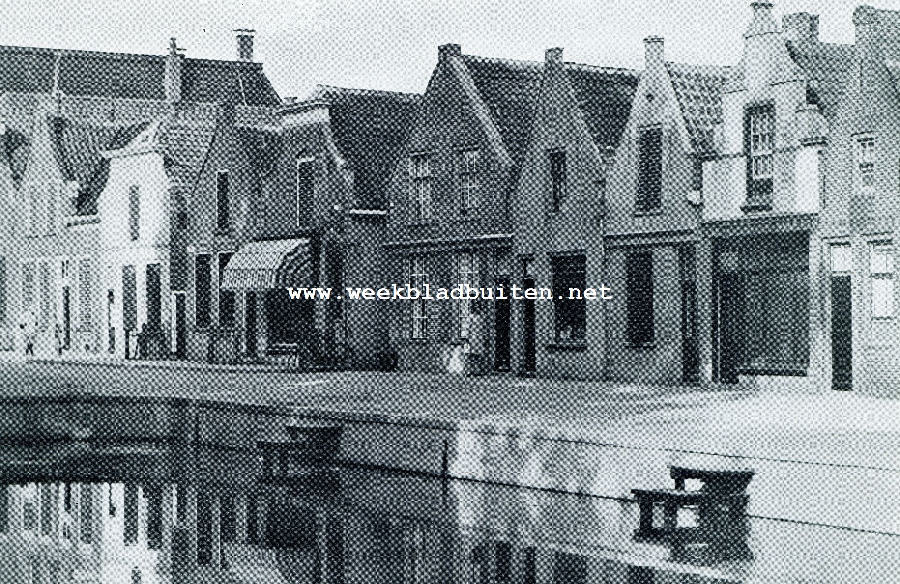 OUDE HUISJES BIJ DE KERK TE DIRKSLAND