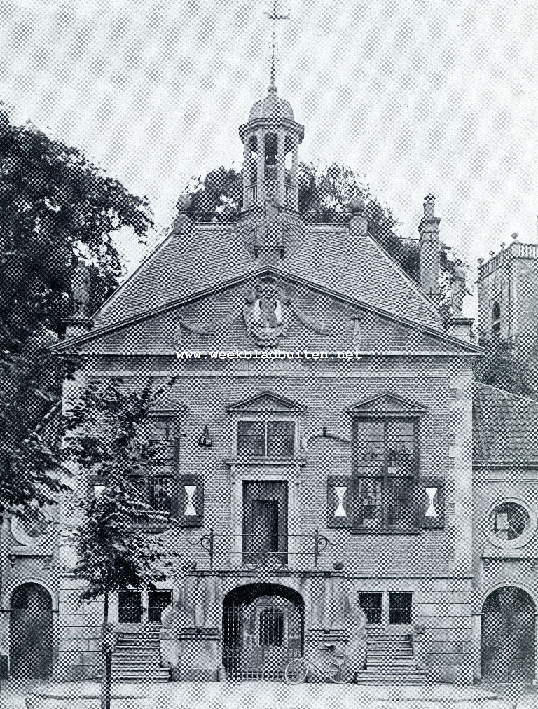 HET EILAND GOEREE EN OVERFLAKKEE. HET RAADHUIS VAN MIDDELHARNIS