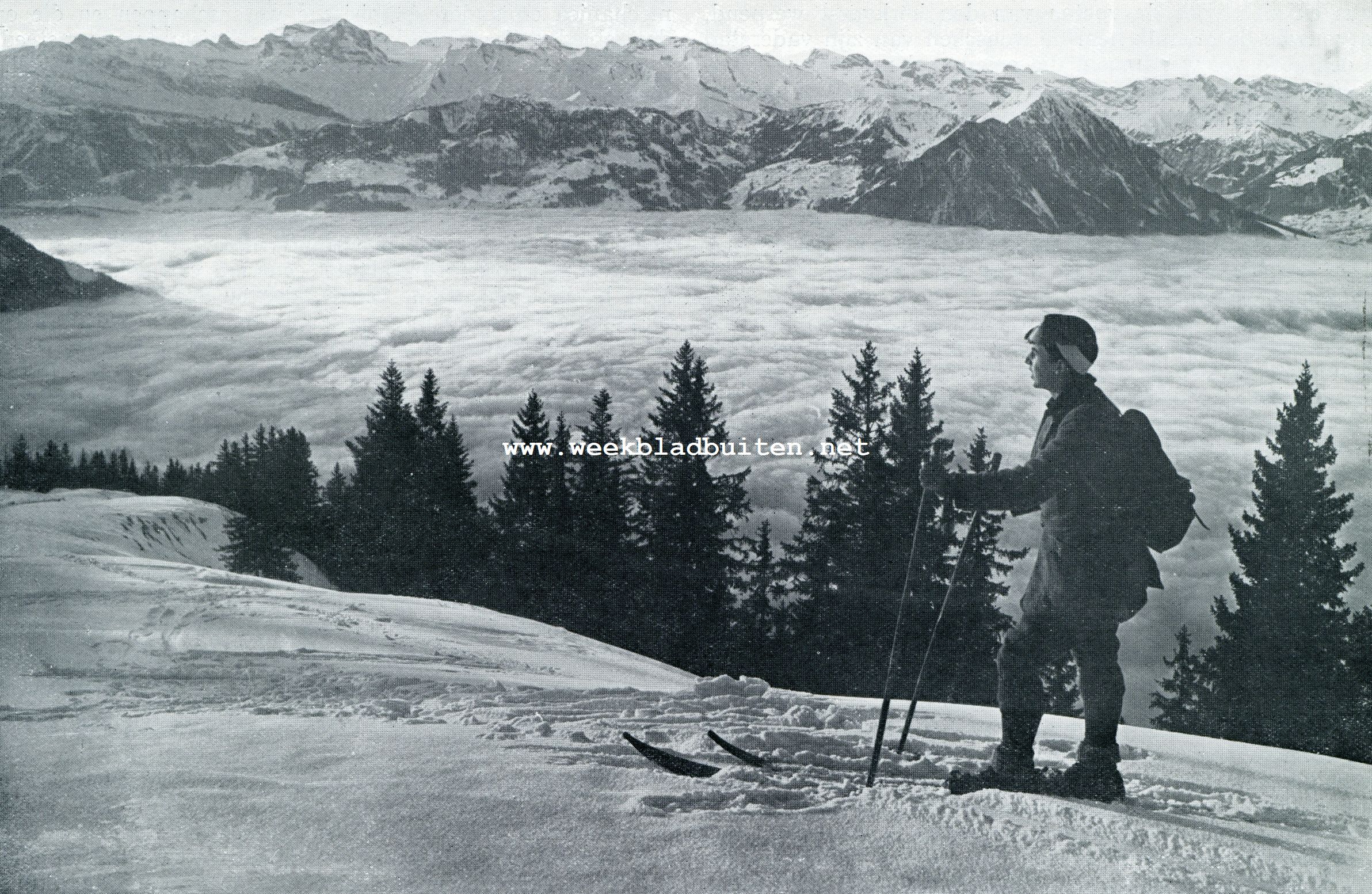 ENGADIN IN DEN WINTER. OP SKIS BOVEN DE NEVELZEE