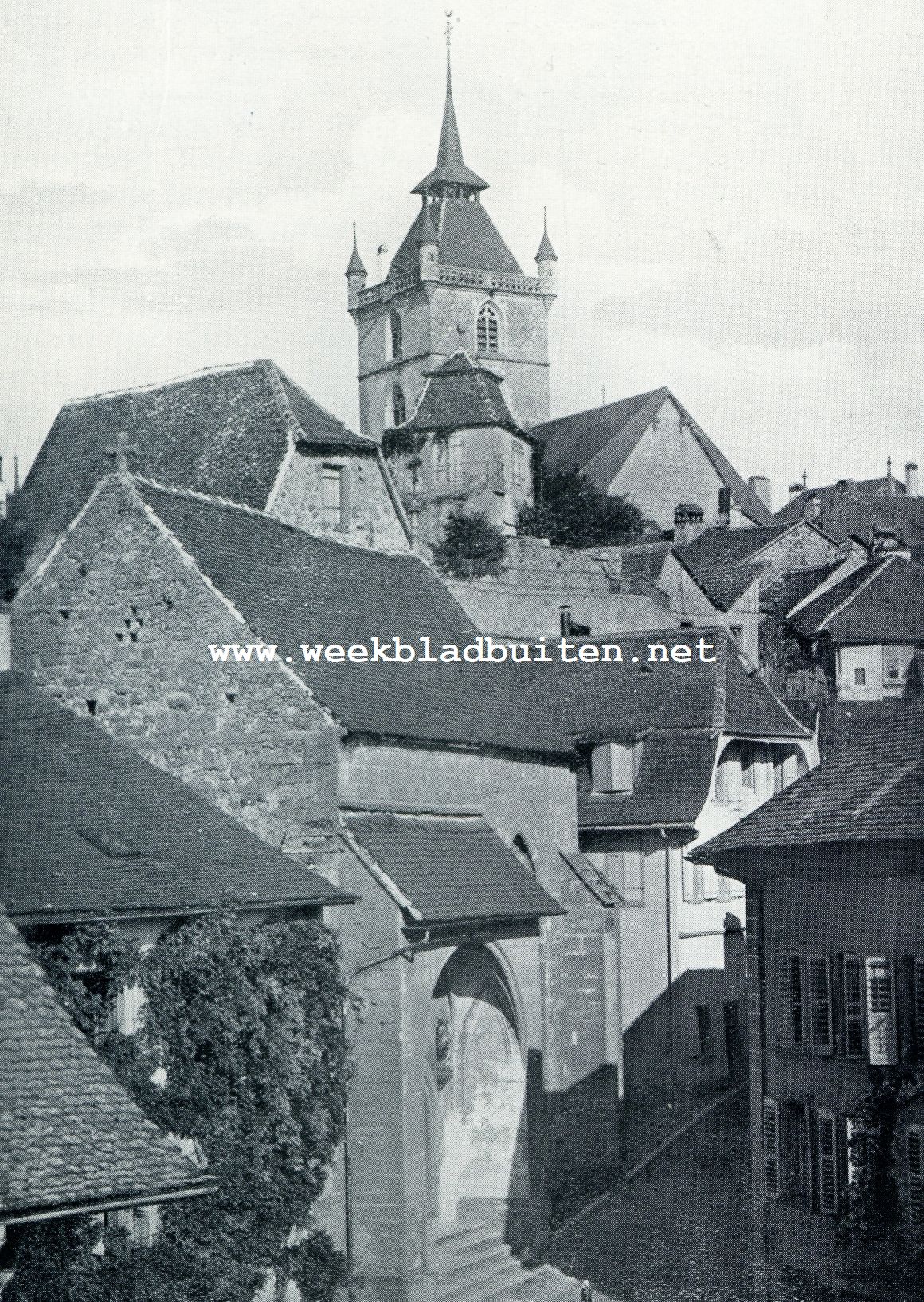 ESTAVAYER MET DE KERK ALS STADSKROON