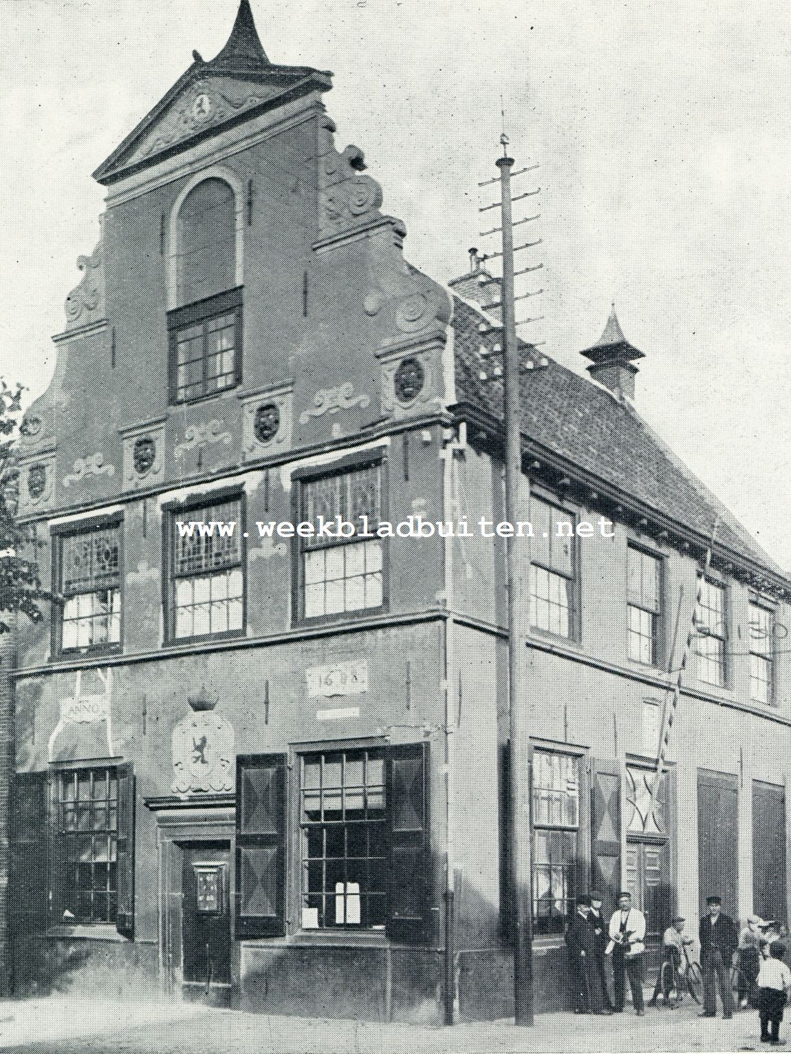 DOOR DELFLAND. HET RAADHUIS TE NAALDWIJK