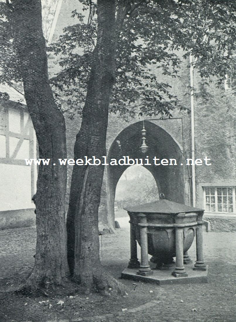 DE BINNENHOF VAN HET OUDE SLOT TE SIEGEN