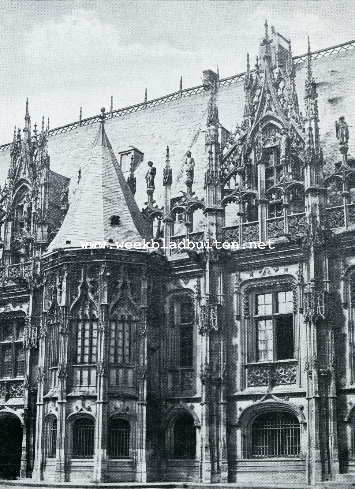 DETAIL VAN HET PALEIS VAN JUSTITIE TE ROUAAN