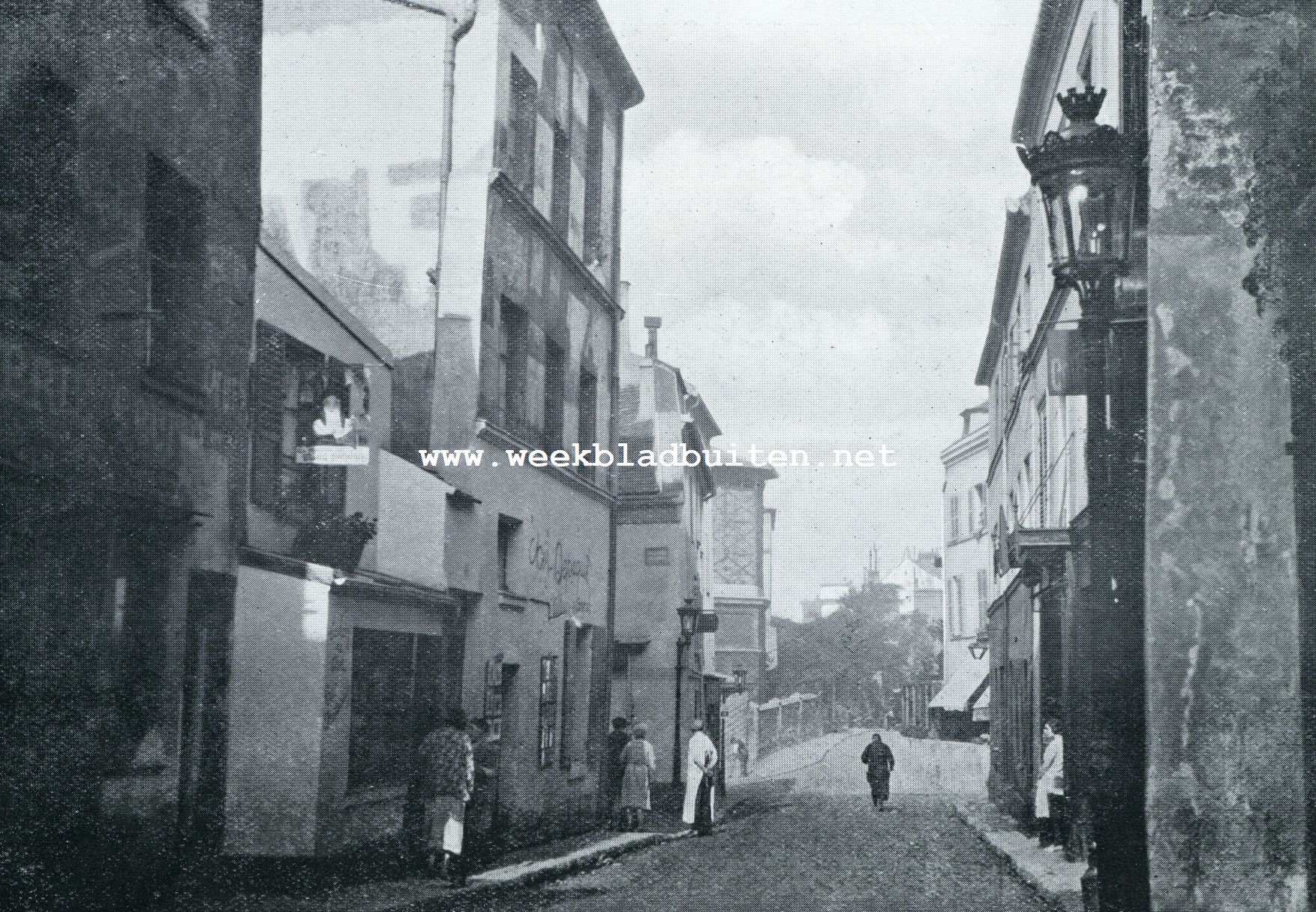 HET CABARET MIMI PINSON OP MONTMARTRE (LINKS)