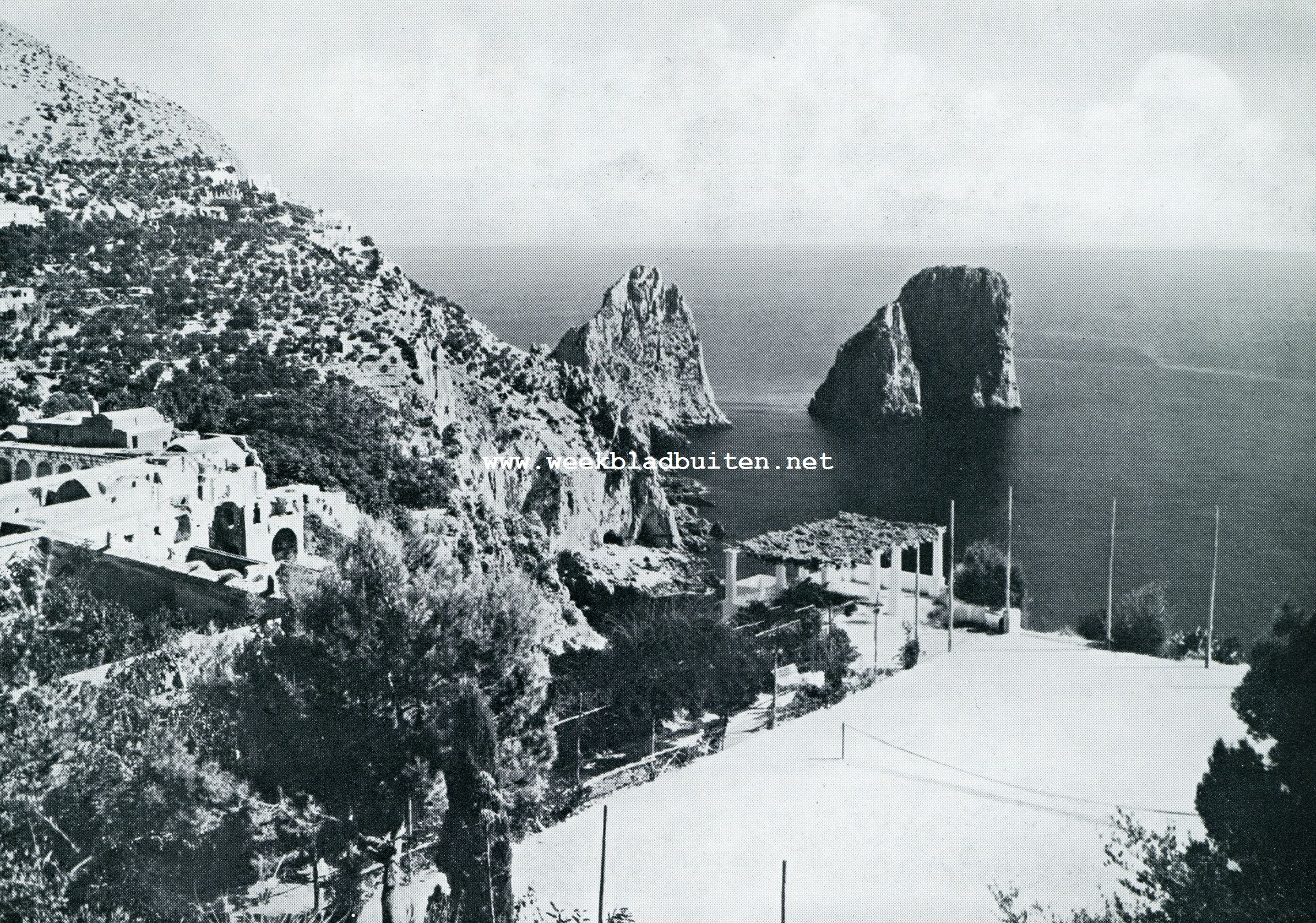 AAN DE KUST VAN CAPRI, HET EILAND VAN DE BLAUWE GROT EN DE VILLA SAN MICHELE