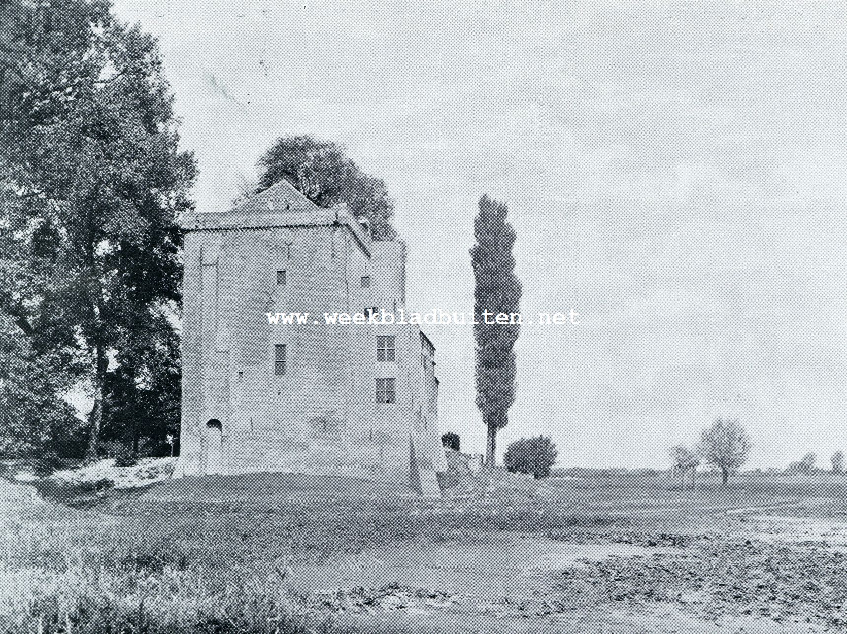 OVERBLIJFSELEN VAN HET SLOT NIJENBEEK BIJ GORSEL. DE TOREN IS UIT  1325