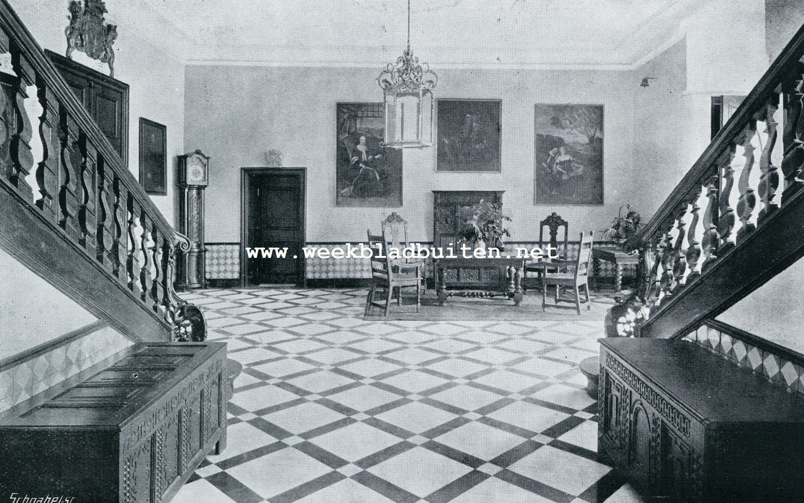 GROOTE HAL OF TRAPPENHUIS IN KASTEEL HILLENRADE