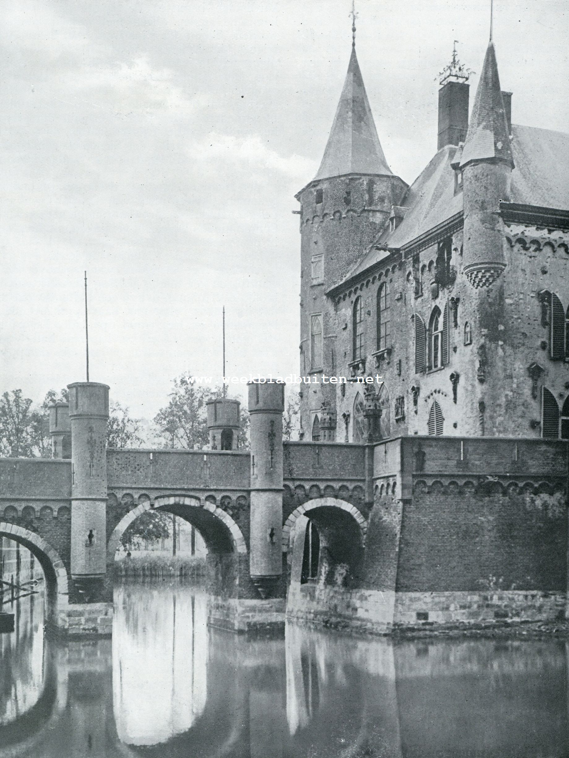 DE SLOTBRUG VAN HET KASTEEL TE HEESWIJK IN NOORD-BRABANT
