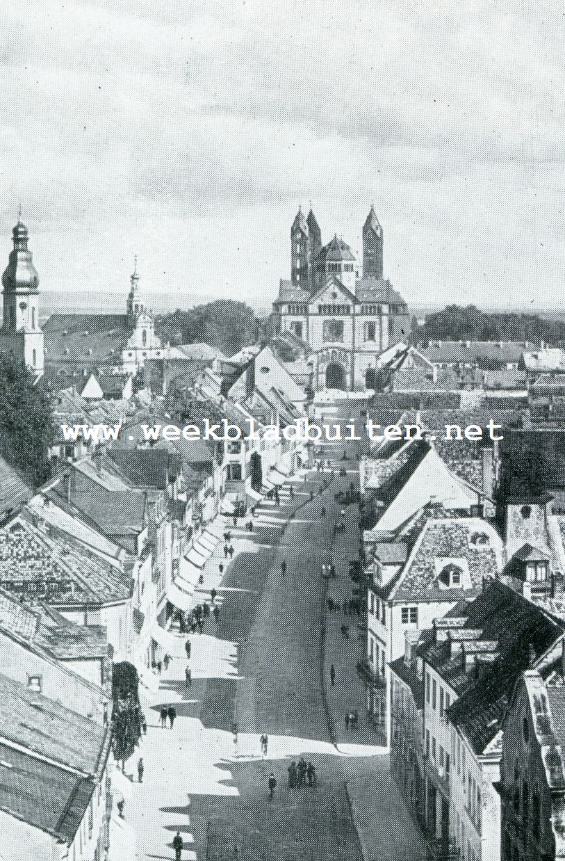 SPEYER IN DE PALTS. OP DEN ACHTERGROND DE DOM