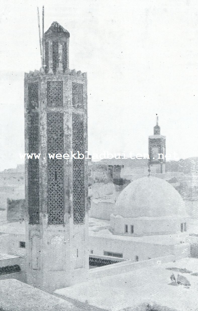 EEN DER MOOISTE MINARETS TE TETOEAN