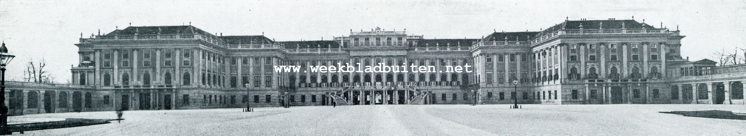 DE VOORGEVEL VAN HET SLOT SCHOENBRUNN
