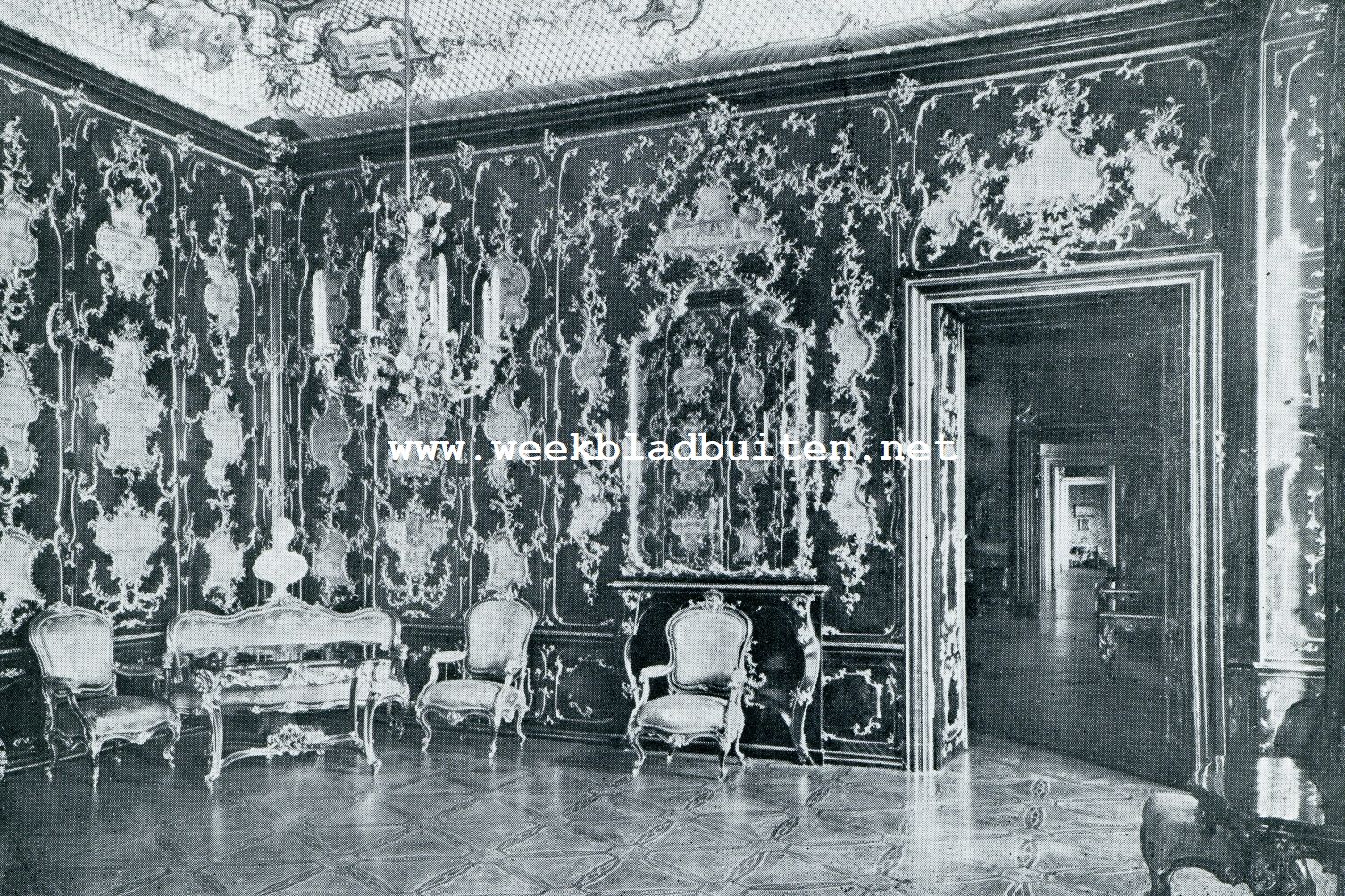 HOEKJE VAN DE ROZENHOUTKAMER IN SCHOENBRUNN