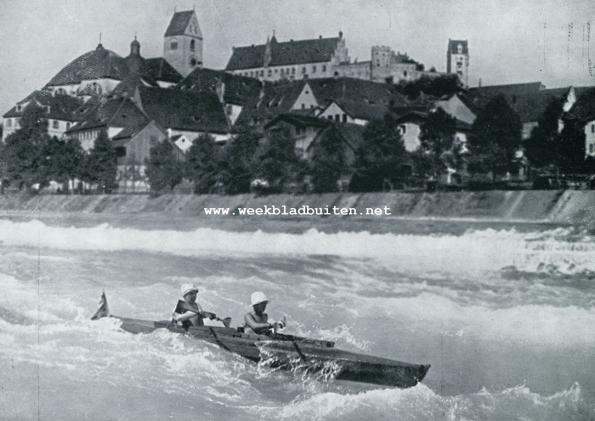 OP HET WILDE WATER VAN DEN LECHWEHRFALL TE FSSEN AAN DE LECH