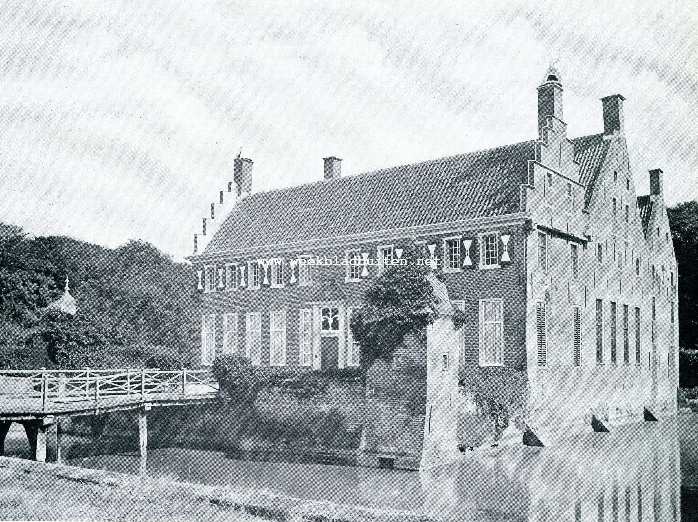 VOORGEVEL EN ZUIDZIJDE VAN DEN BORG MENKEMA BIJ UITHUIZEN, HET EENIGE OVERGEBLEVEN VOORBEELD VAN DE OUDE OMMELANDER BORGEN