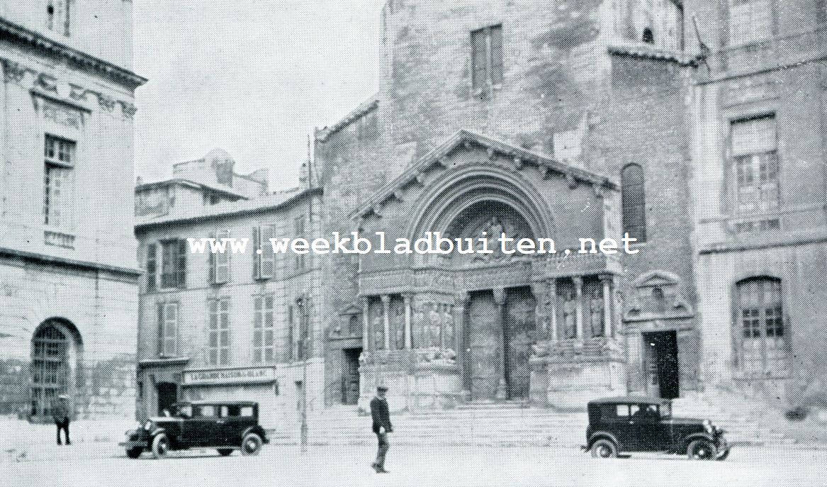 PLACE DE LA RPUBLIQUE MET DE ST. TROPHIME TE ARLES