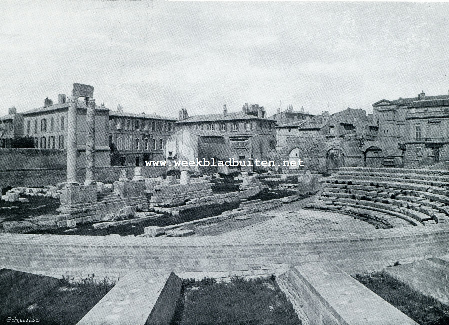 IN HET ROMEINSCHE THEATER TE ARLES
