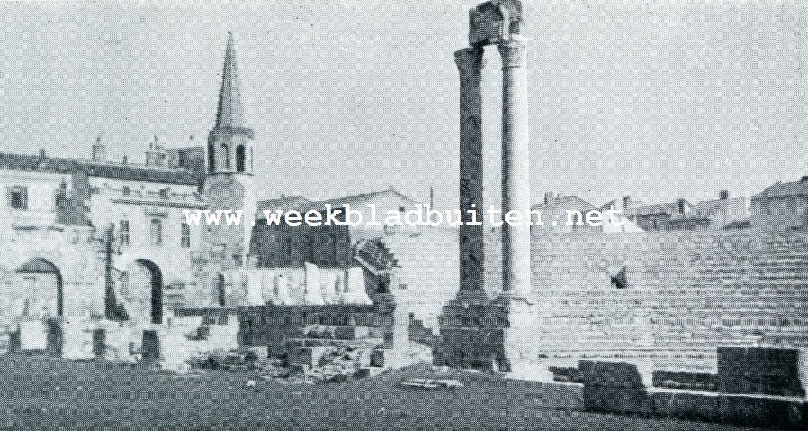 HET OUDE THEATER TE ARLES