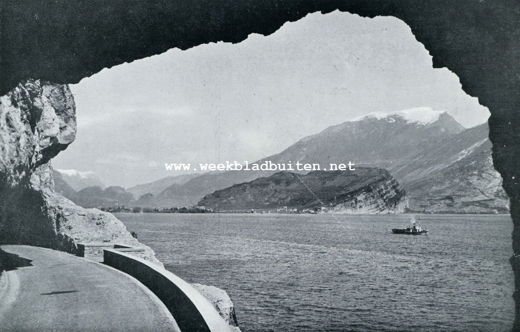 AUTOWEG BIJ RIVA AAN HET GARDA-MEER