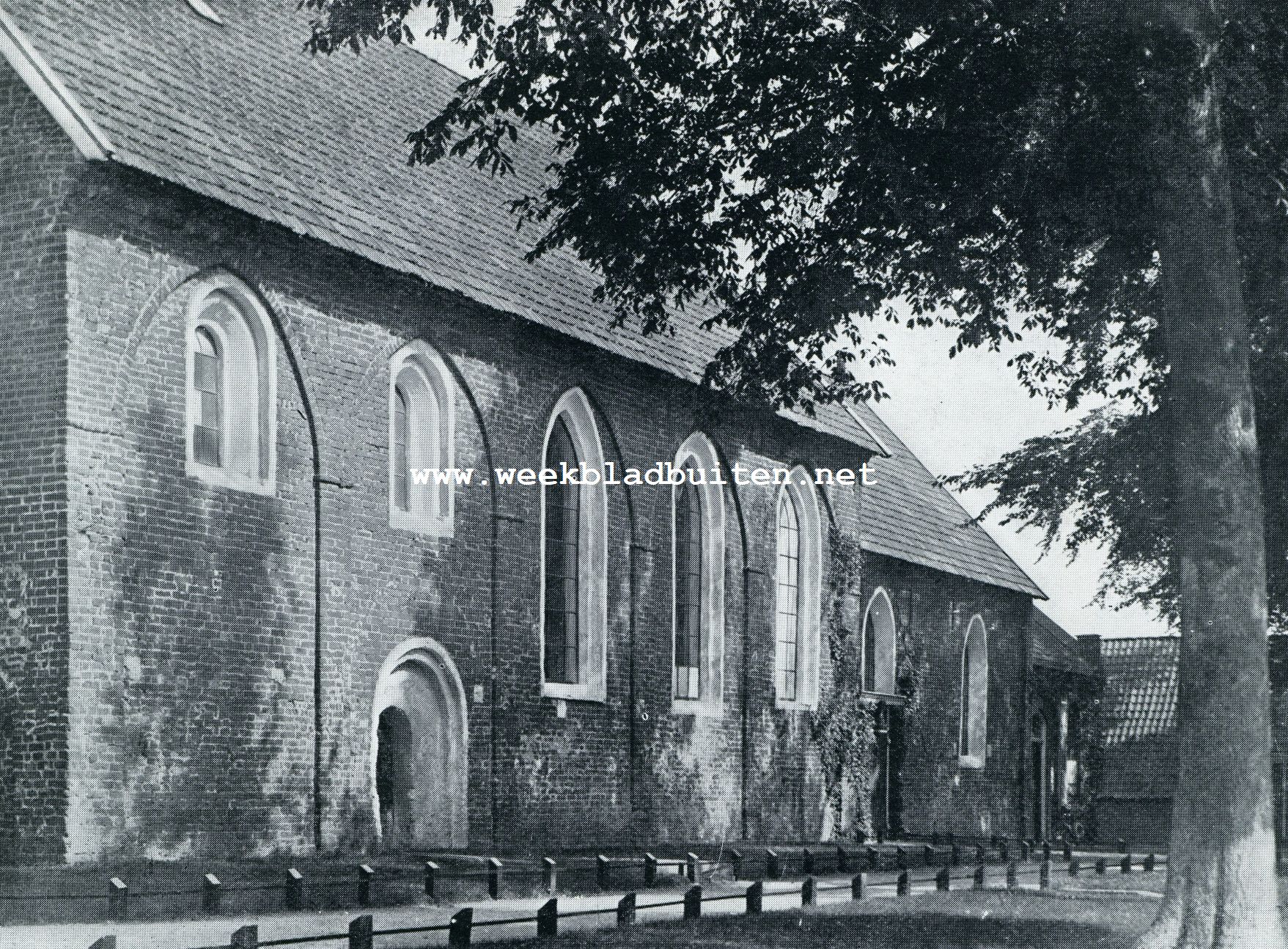 BIJ DE NED. HERVORMDE KERK TE HAREN (GR.)