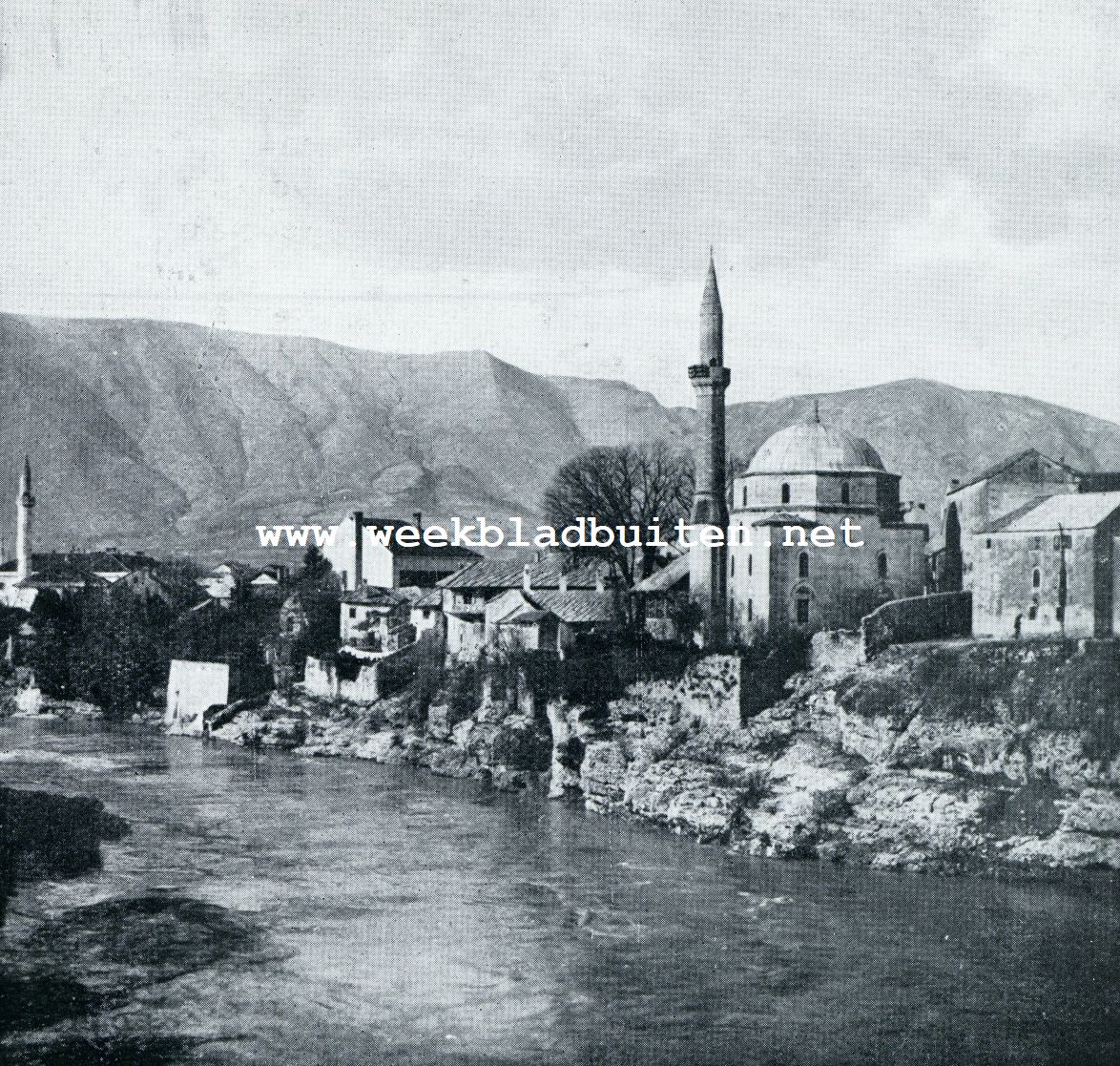 MOSKEE AAN DE NARENTA TE MOSTAR