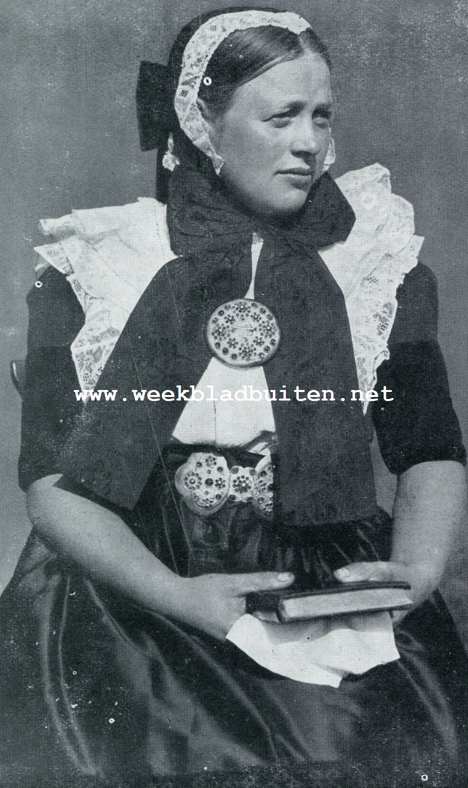 AVONDMAALSCOSTUUM UIT SITTENSEN (OMSTREKEN VAN BREMEN EN HAMBURG)