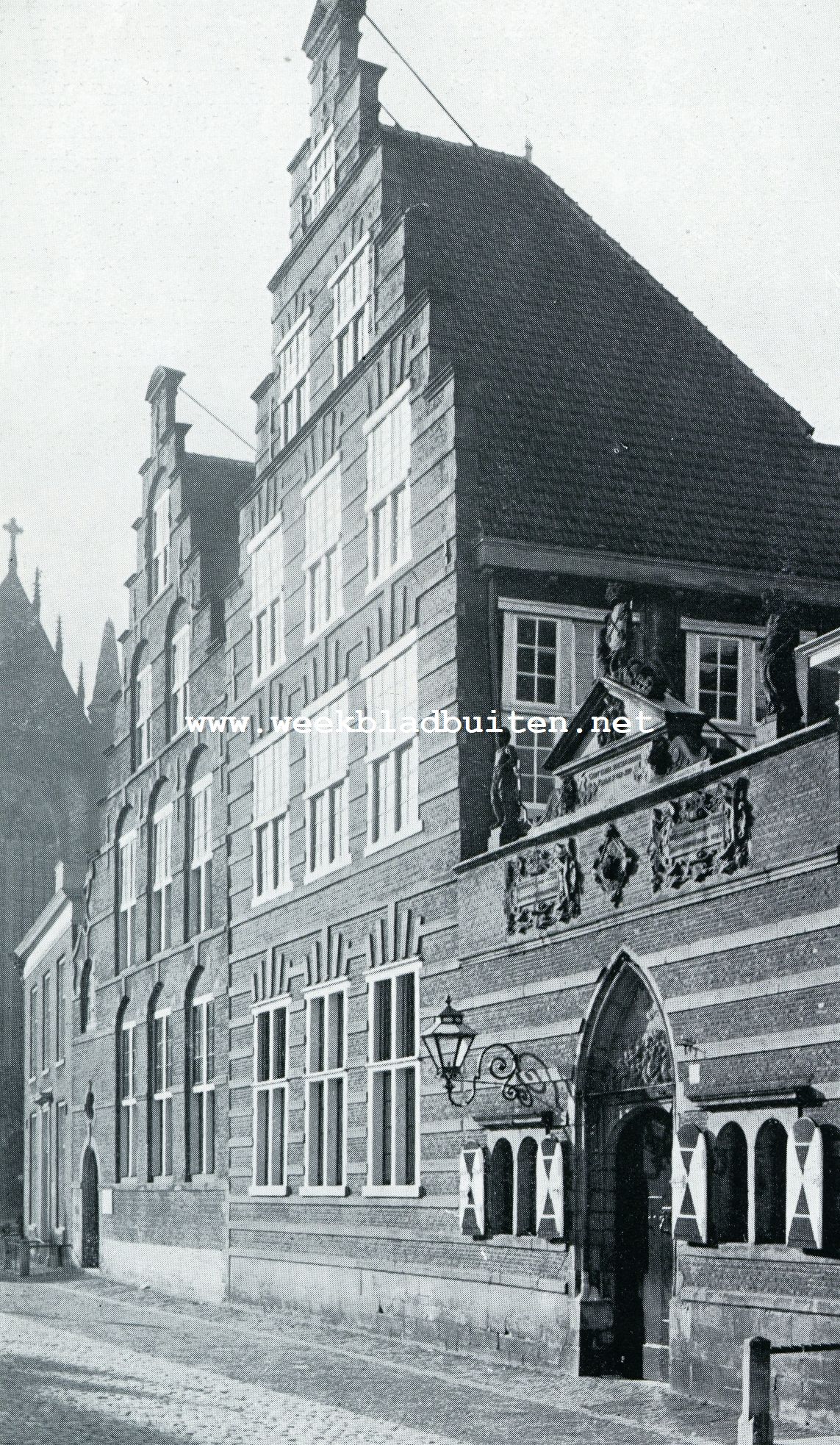 VOORGEVEL VAN HET HEILIGE GEEST- OF ARMEWEES EN -KINDERHUIS TE LEIDEN