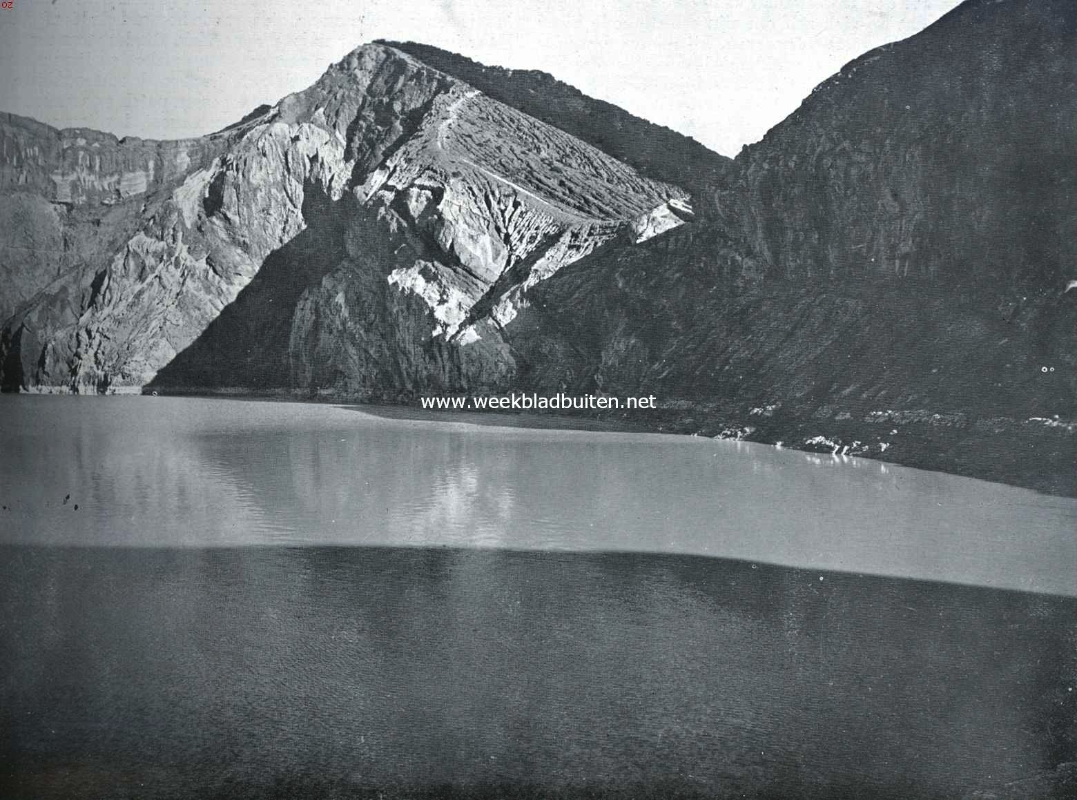 Javaansche vulkaantypen. Het kratermeer van den Kawah Idjen in oost-Java