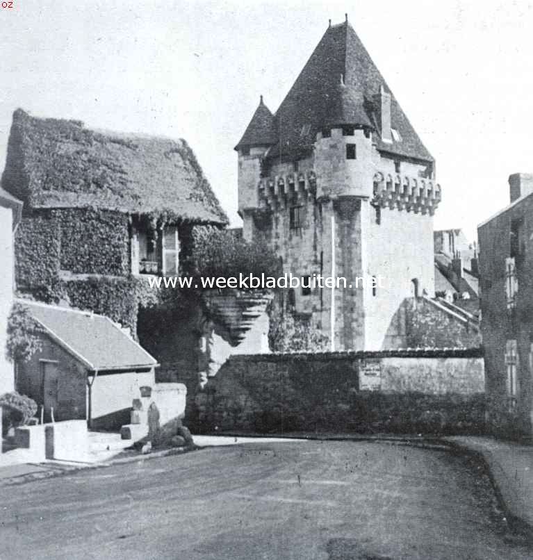 De Porte du Croux te Nevers van den buitenkant gezien