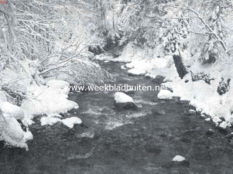 Garmisch-Partenkirchen in den winter. De Partnach, waar hij de Klamm verlaten heeft