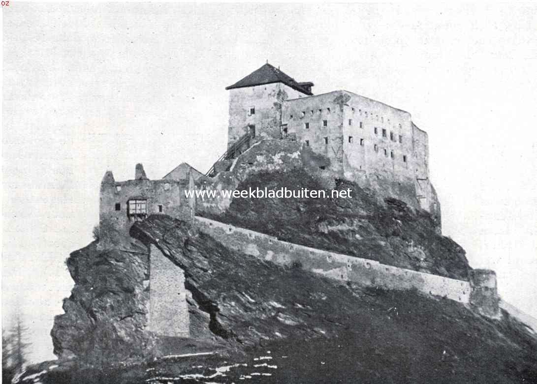 Slot Tarasp in Beneden-Engadin. Slot Tarasp. Rune voor de restauratie. Uit het zuid-westen gezien