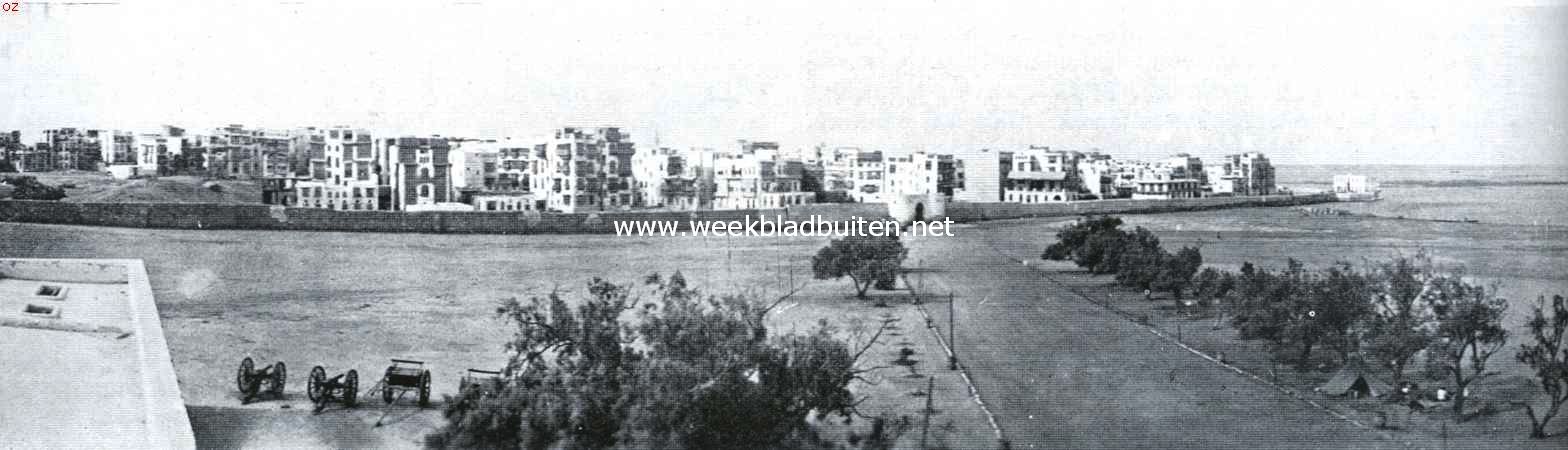 Indrukken uit het Heilige Land van den Islam. Panorama van Djeddah, de witte stad aan de blauwe zee. Djeddah, Bilaad al Kanasil (stad der consuls) is de eenige onreine stad in het land van den Islam