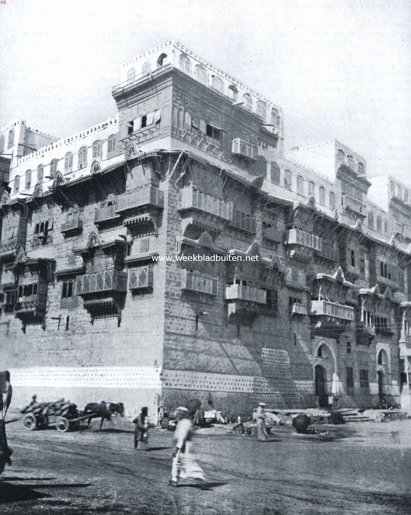 Djeddah is een van de weinige Arabische steden, waar de architectuur der huizen en het stadsbeeld een schoonheid van eeuwen her ongestoord bewaren ( bij het artikel: 