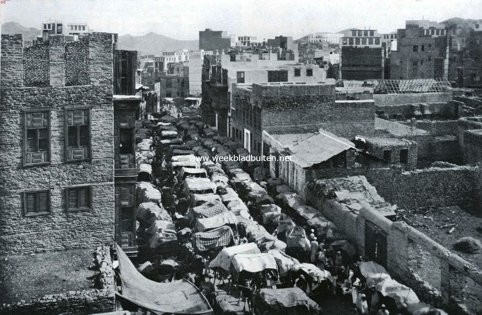 Indrukken uit het Heilige Land van den Islam. Vertrek van karavanen uit Mekka naar Medina voor de 