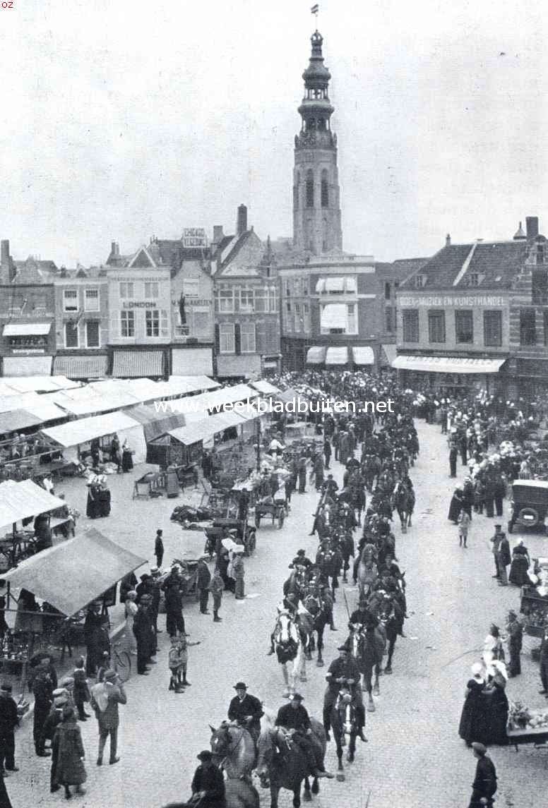 Ringrijden op Pinkster-drie. Bij bijzondere feestelijke gelegenheden worden ook te Middelburg ringrijderijen georganiseerd, waaraan de beste rijders uit de Walchersche dorpen deelnemen. - De foto beeldt af den intocht dezer rijders op de Markt