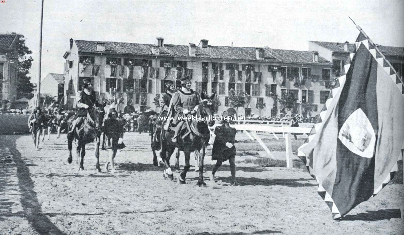 Ferrara. Opmarsch voor het begin der Palio-spelen te Ferrara. Vooraan de scheidsrechter