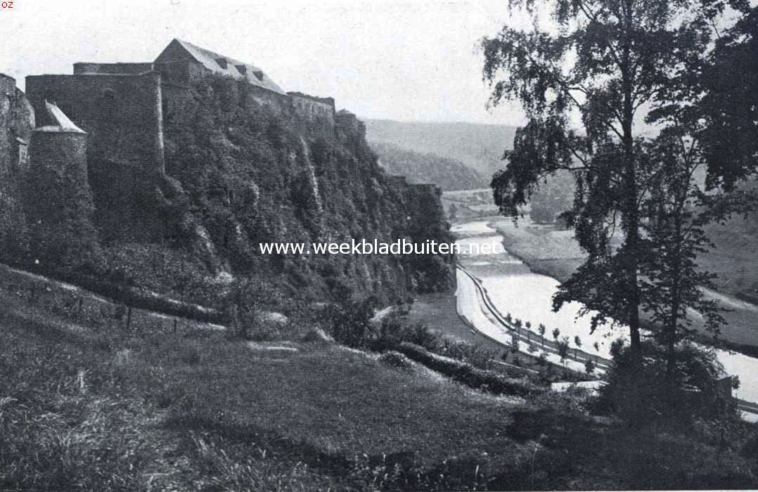 Oude, merkwaardige plekjes in Waalsch Belgi. Het kasteel van Bouillon boven de vallei van de Semois