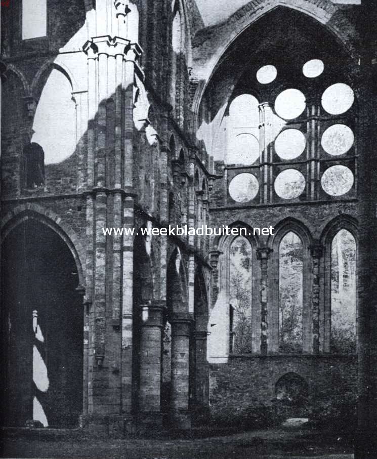 Oude, merkwaardige plekjes in Waalsch Belgi. Het transept der kerk in de abdij van Villers