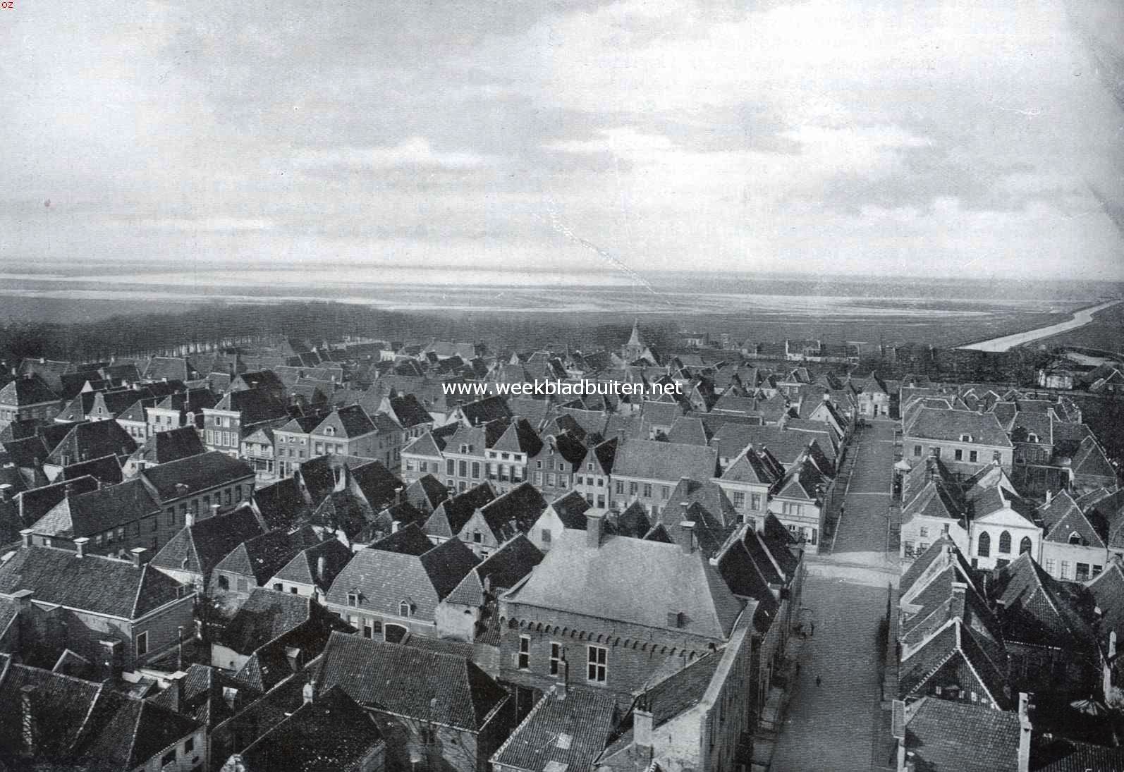 Elburg. Panorama van Elburg van den kerktoren af. Op den achtergrond de Zuiderzee